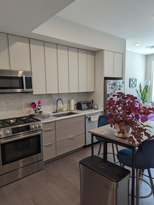 Building Photo - Jamaica Plain luxury 1 bedroom penthouse f...