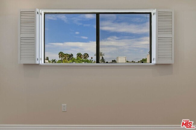 Building Photo - 4443 Ventura Canyon Ave