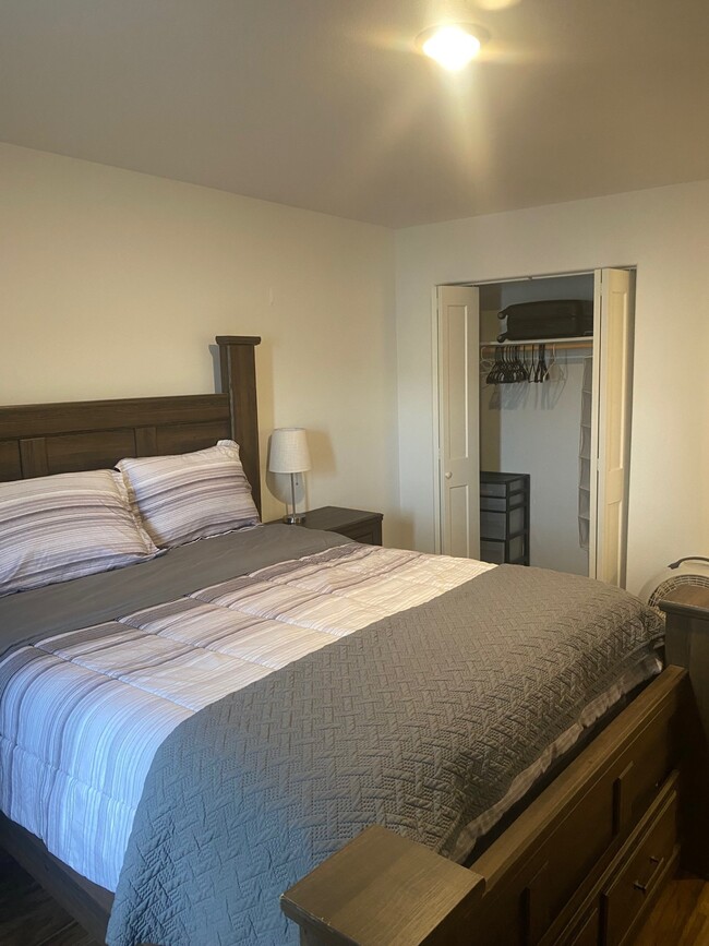 Building Photo - 305 Stedman St