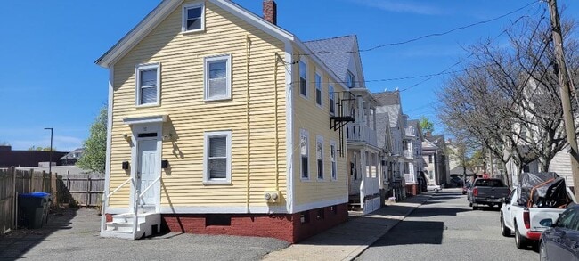 Building Photo - 10 Winsor St