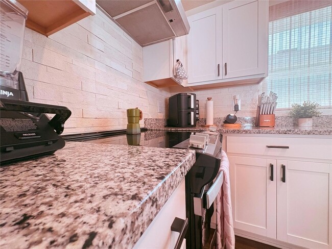 Building Photo - 1084 Papaya Cir.