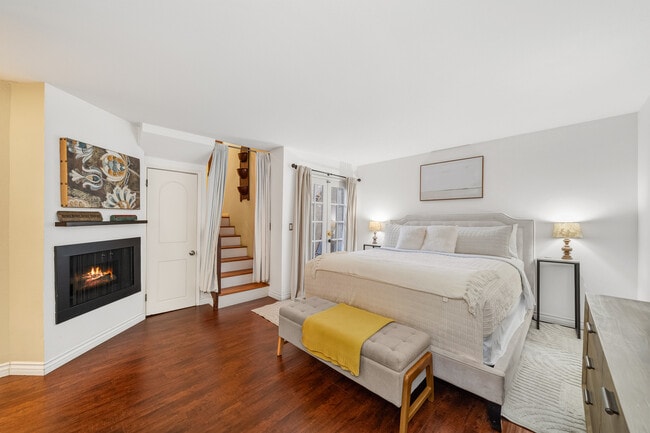 Building Photo - 906 Kings Rd