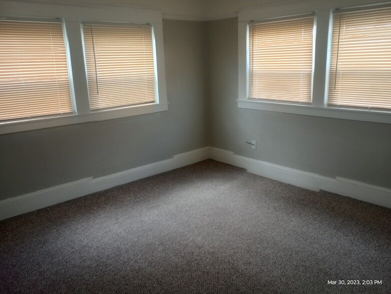 Building Photo - 1213 N San Joaquin St