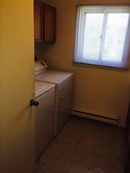 Building Photo - 106 N Holmen Dr