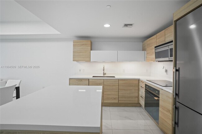 Building Photo - 16385 Biscayne Blvd