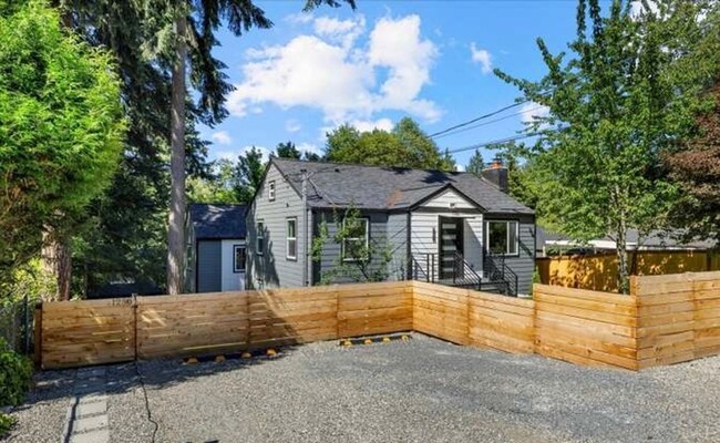 Building Photo - Maple Leaf 2-Bedroom Plus Office