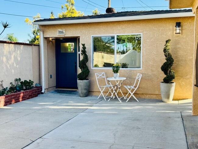 Building Photo - Beautifully Built 2-bedroom, 1.5-bath ADU ...