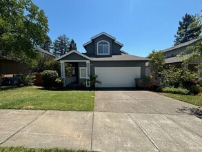 Building Photo - 4 bedroom 2.5 Bathroom Skyhawk Single Fami...