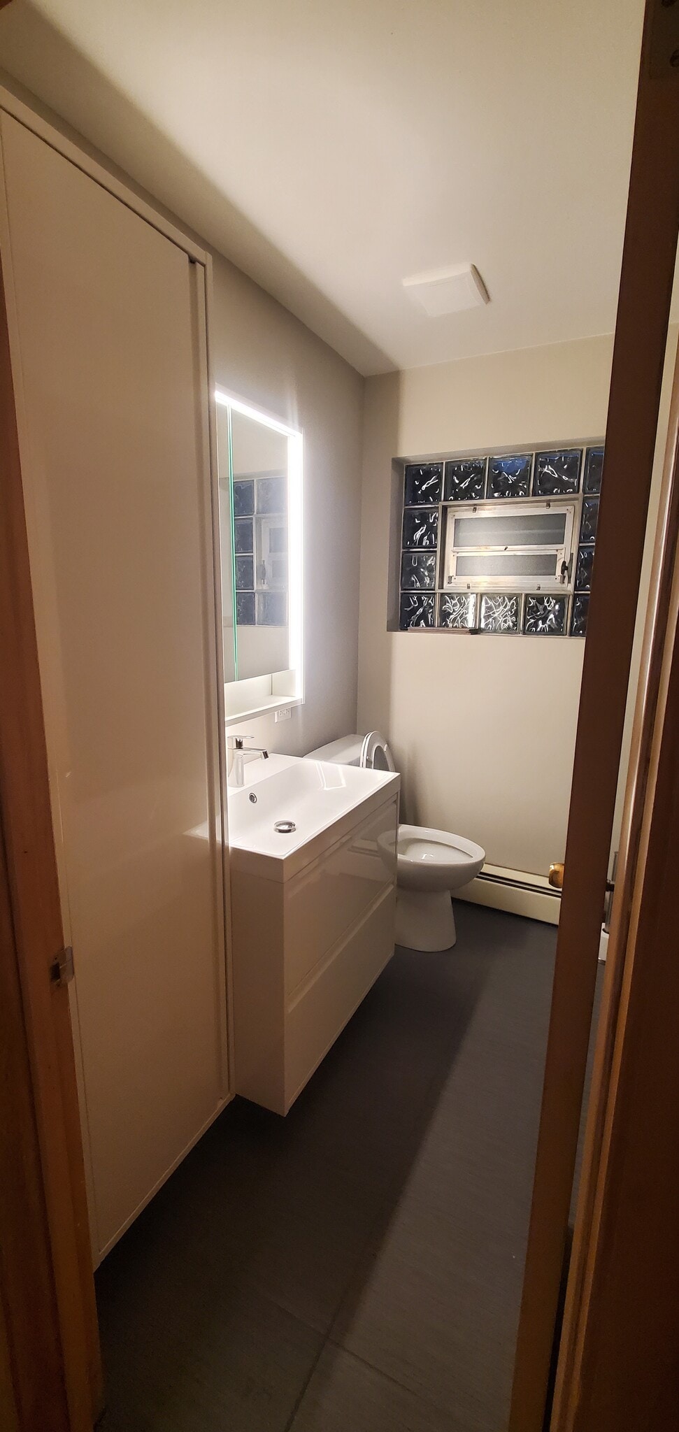 Building Photo - 6853 W Leland Ave