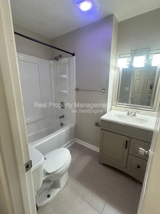 Building Photo - 1083 Tall Oak Dr