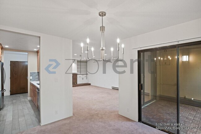 Building Photo - 2000 Rock St