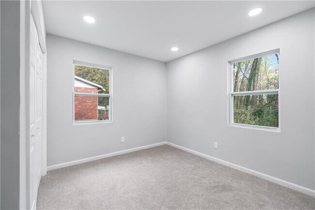 Building Photo - 1357 Plaza Ave SW