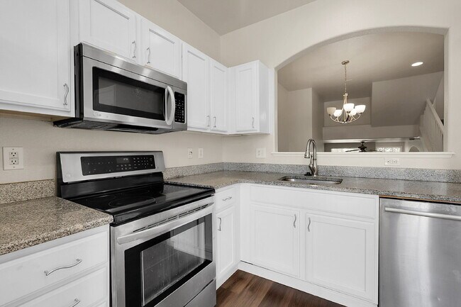 Building Photo - $2,695- 3 Bed, 3 Bath Updated Townhouse wi...