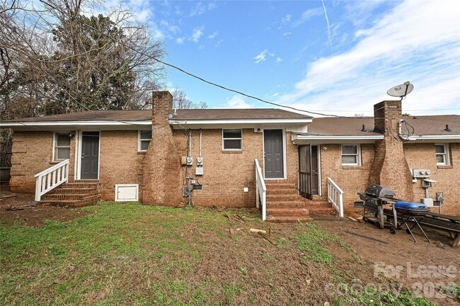 Building Photo - 302 E Hudson St