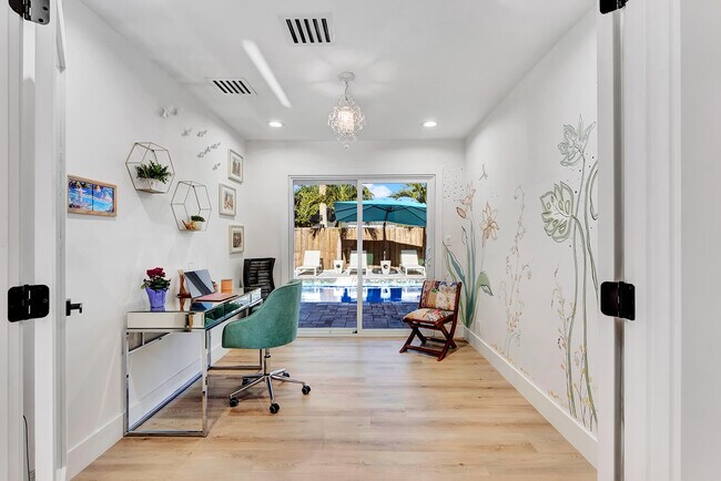 Building Photo - 707 W Boulevard Chatelaine