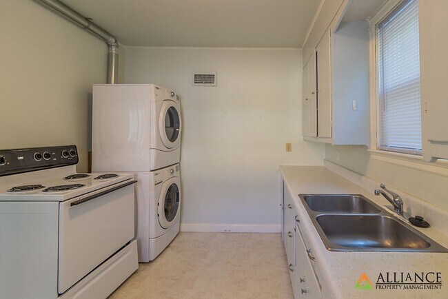 Building Photo - 1734 Laramie St