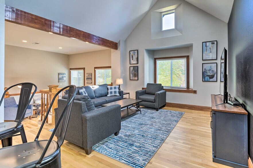 Building Photo - 1537 N Williams St