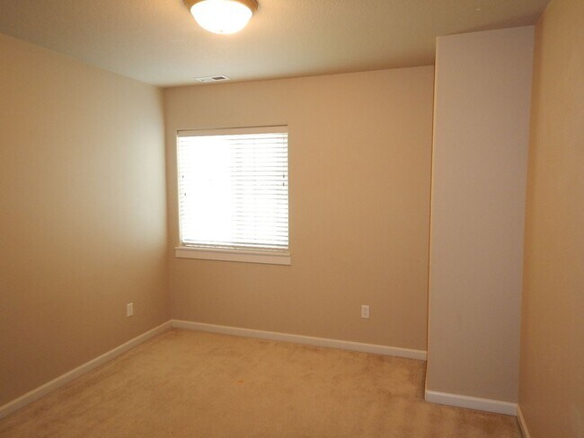 Building Photo - 1214 NE Littleton Ln