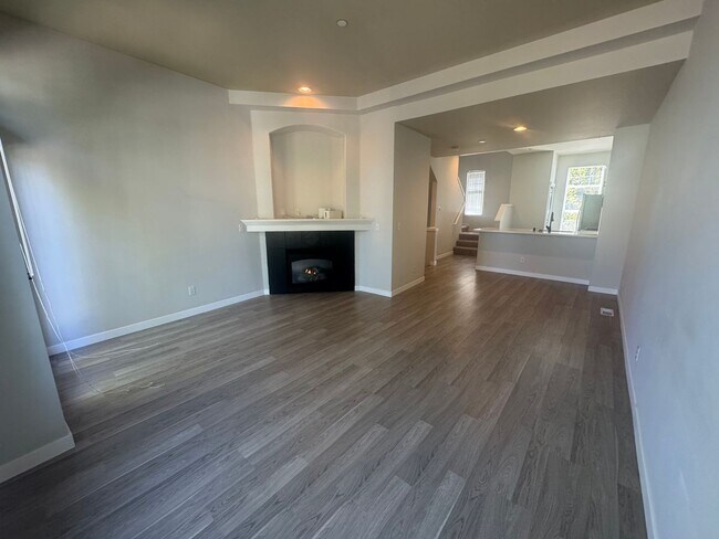 Building Photo - Spacious is Aqua Highlands one bedroom plu...