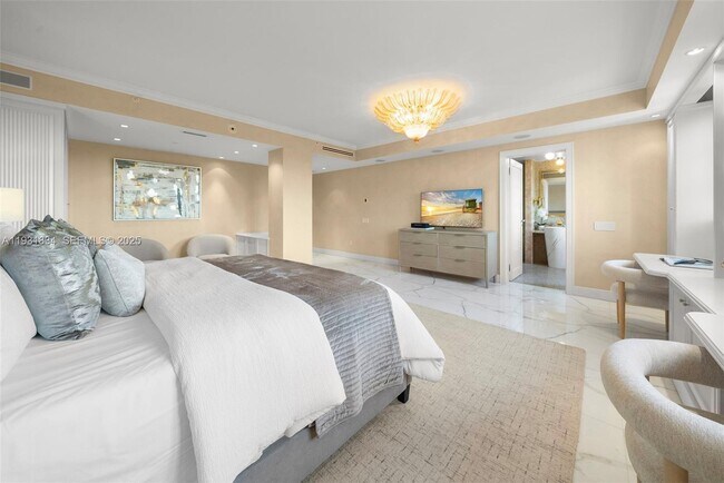 Building Photo - 7471 Fisher Island Dr