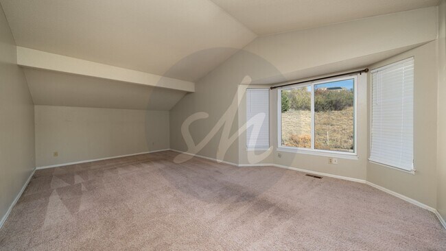 Building Photo - Old Farm Gem