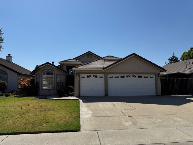 Building Photo - 4-bedroom Single Story home in Ripon!