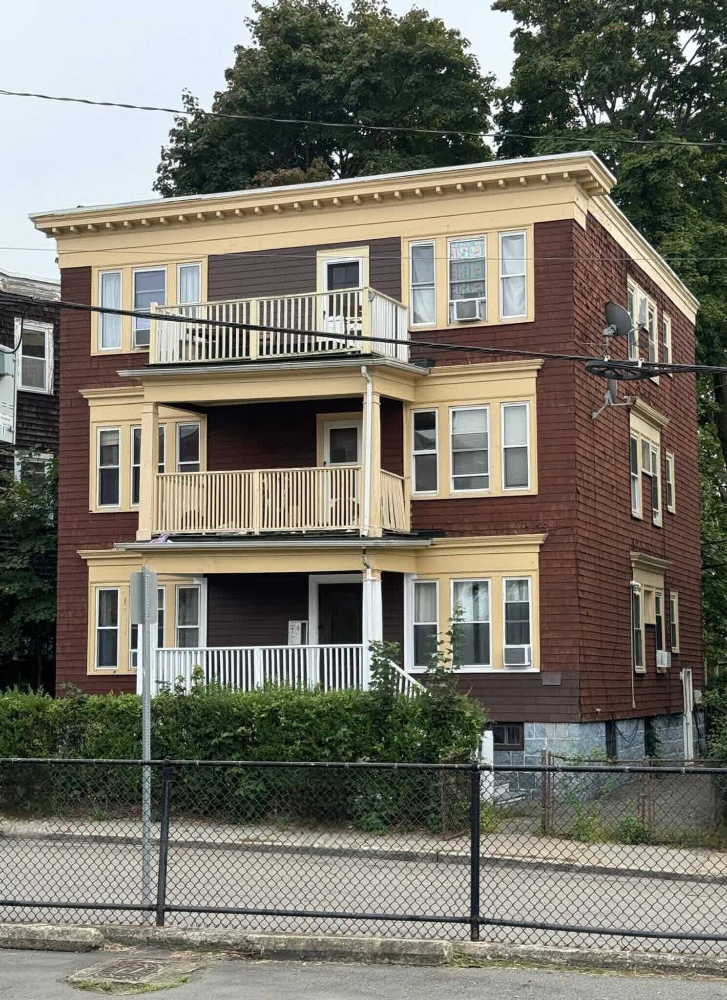 Building Photo - 19 Regina Rd