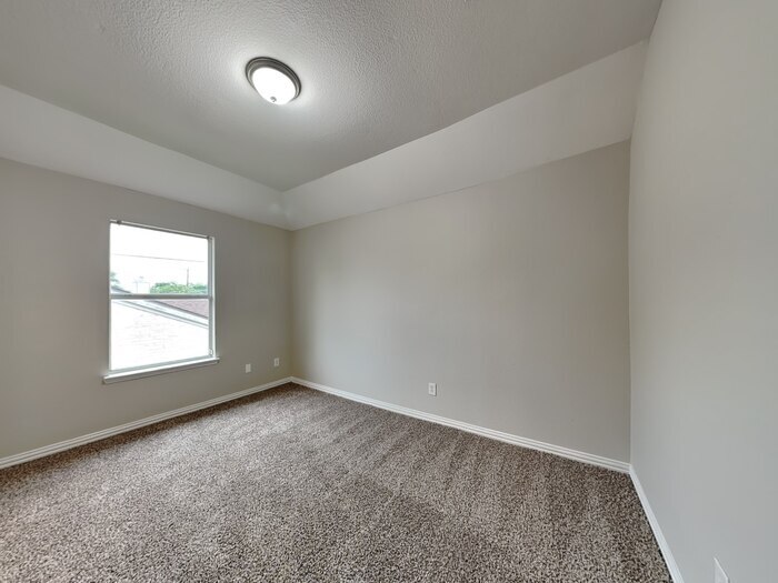 Building Photo - 2208 Rodney Ln