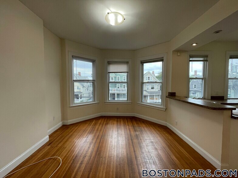 Building Photo - 53 Ashford St