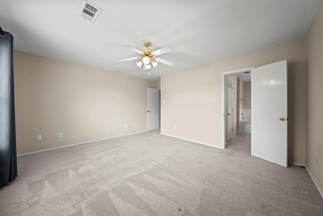 Building Photo - 8016 Golf Green Cir