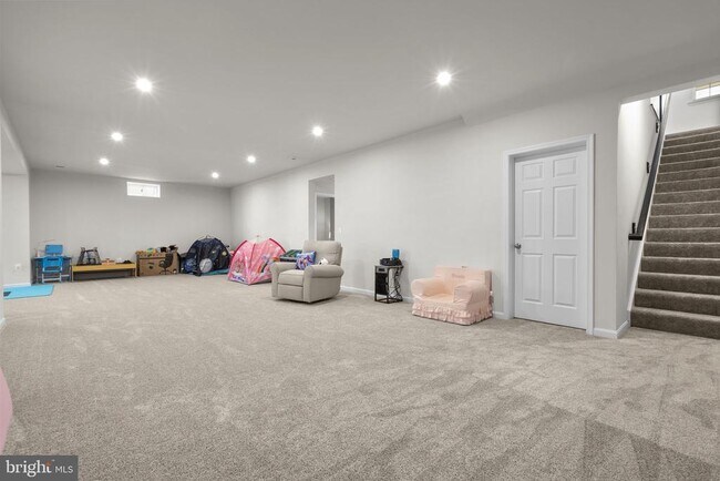 Building Photo - 68 SNOWDROP Dr