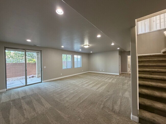 Building Photo - 469 E Barcelona Dr