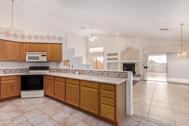Building Photo - 638 S Sierra Nevada Dr