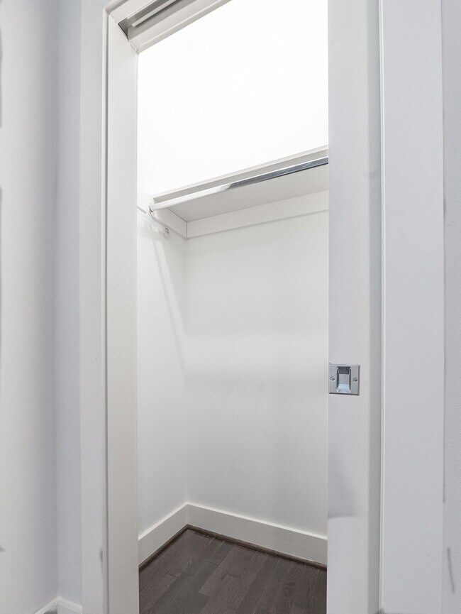 Building Photo - 210 E 32nd St