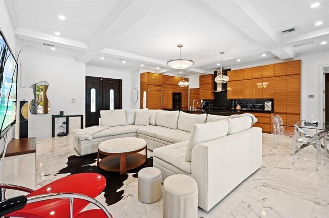 Building Photo - 2437 Castilla Isle