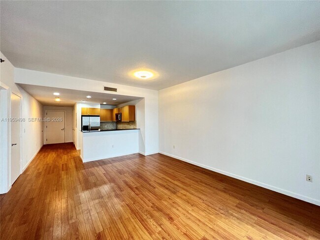 Building Photo - 1060 Brickell Ave