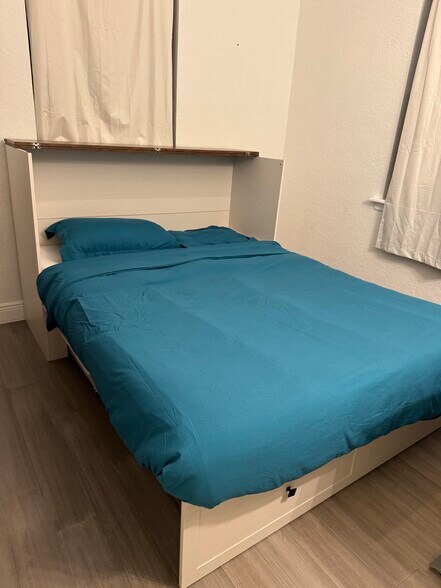 Building Photo - 4170 NE 15th Ave