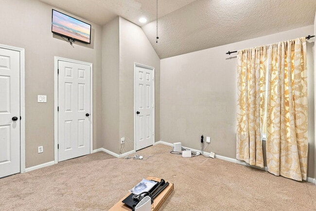 Building Photo - 17915 Creek Bluff Ln