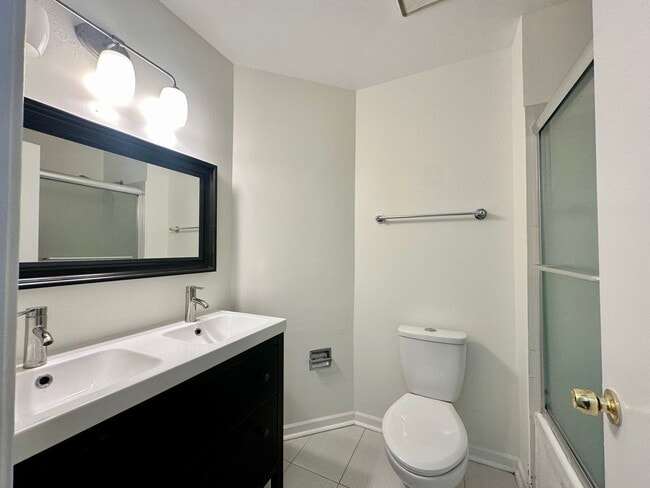 Building Photo - 1234 Churchill Ct