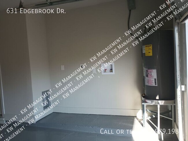 Building Photo - 631 Edgebrook Dr