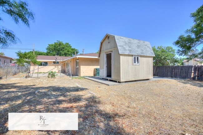 Building Photo - Spacious 4-Bedroom Home on Nearly 1 Acre –...