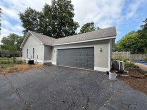 Building Photo - 5726 Pinola Ave