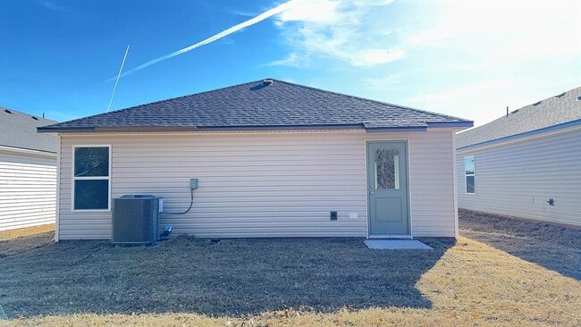 Building Photo - 3305 Little Creek Dr