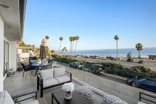 Building Photo - 3036 Breakers Dr