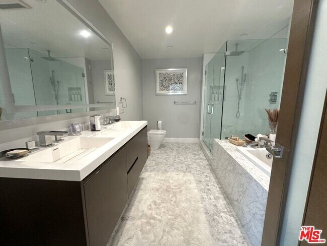 Building Photo - 9300 Warbler Way