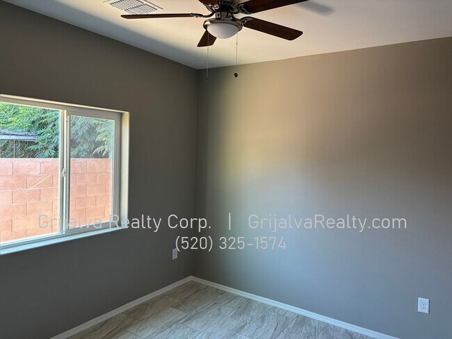 Building Photo - 2750 La Verne Ave N