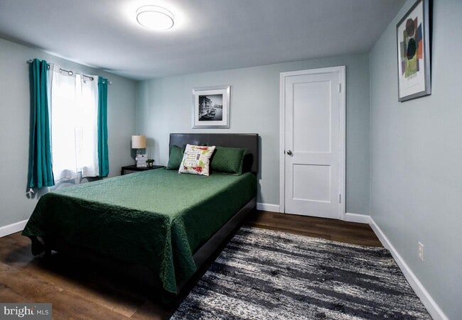 Building Photo - 3802 Cedar Dr