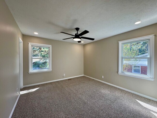 Building Photo - 1089 Torrey Dr