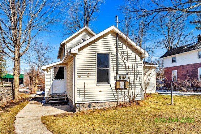 Building Photo - 110 W Elm St