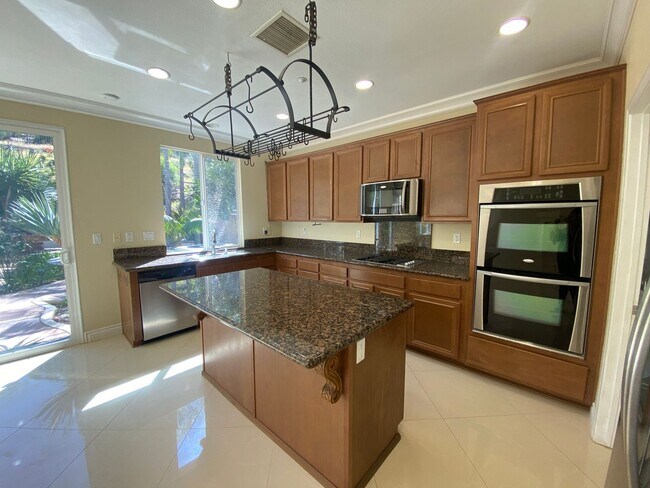 Building Photo - 2 story 4 Bedroom Home located in Amber Woods Community